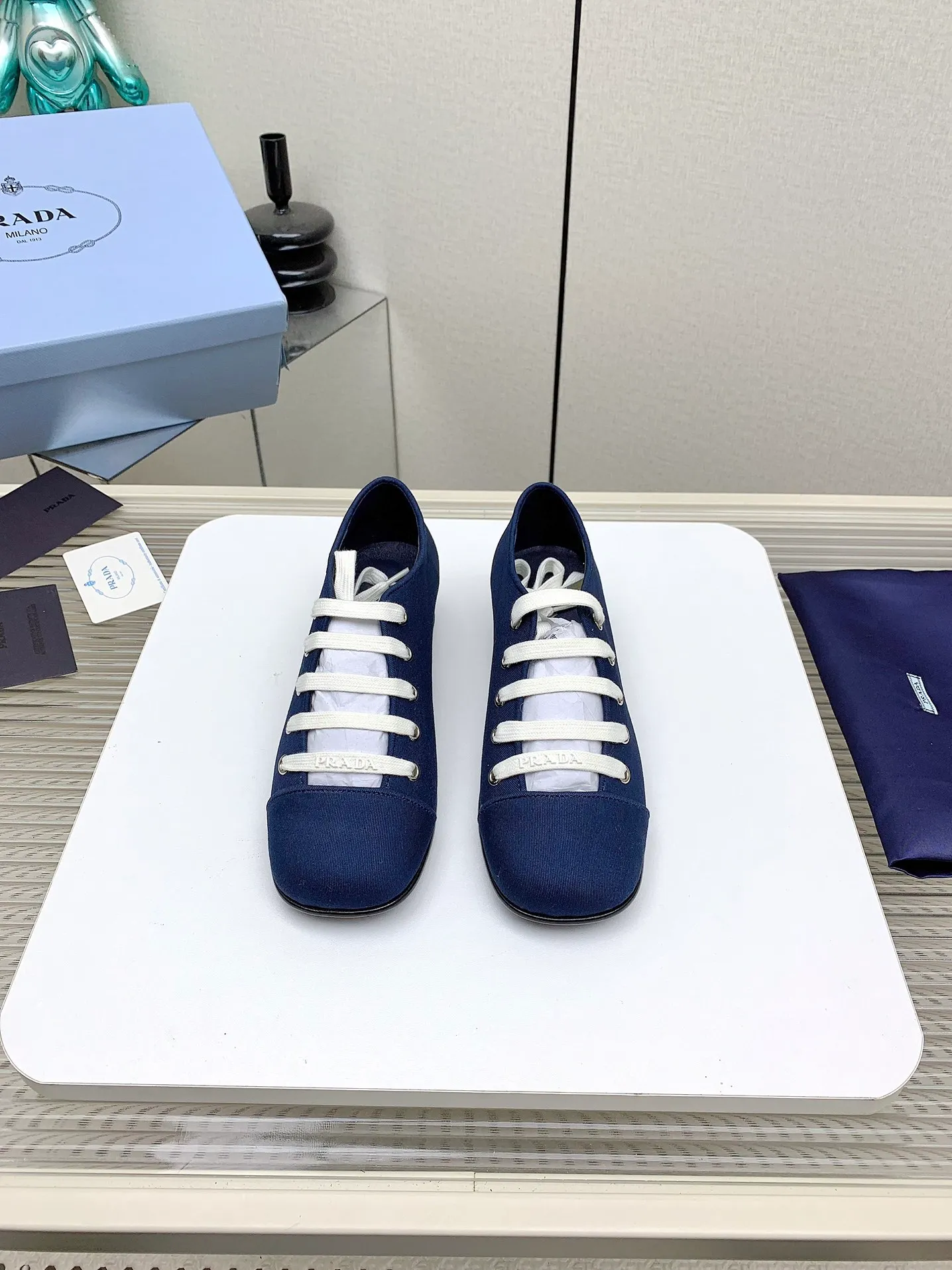 👟👟Ex-factory price 620👟👟 (Higher version) Prada 25/Spring and Summer Catwalk New lace-up hollow shoelace Mary Jane thick heel shoes This year’s lace-up element is super popular and really fashionable. I am obsessed with the appearance and comfort! The salty or sweet doll head design is full of girlishness. It is retro and playful yet elegant. The key is that it is easy to wear. ✔️Upper: original customized fabric ✔️Inner: sheepskin ✔️Outsole: genuine leather outsole imported from Italy ✔️Size: #35-41 (40.41 custom-made, non-refundable)